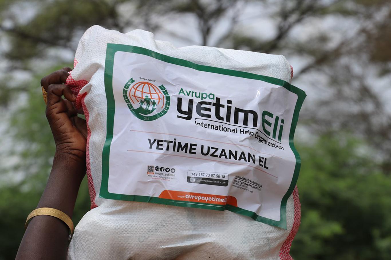 Avrupa Yetim Eli Kenya'da ihtiyaç sahibi ailelere gıda yardımında bulundu